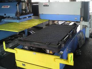 炭酸ガスレーザー加工機